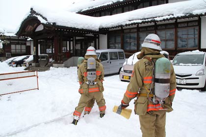 第57回文化財防火デーにあわせて三条市歴史民俗産業資料館で行われた防災訓練