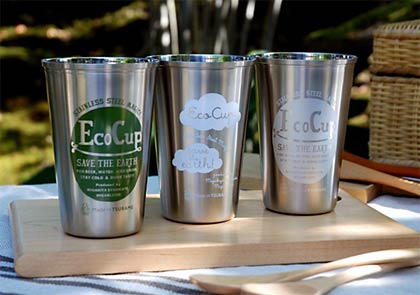 燕商工会議所が1日発売した「トキの森のCO2排出権500g」付きのECOカップ