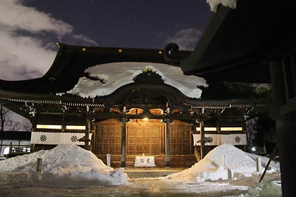 除雪の終わった境内