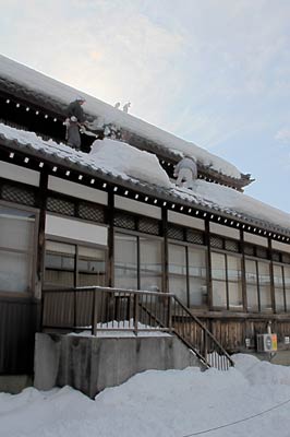 青空が広がる絶好の雪下ろし日和