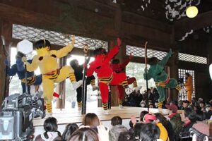 法華宗総本山本成寺で行われた節分会の鬼踊り