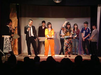 11日開かれた現役高校生お笑い集団「笑健」の初めてチャリティーイベント「笑健寄席」