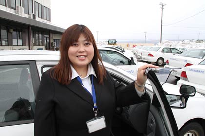 三条中央自動車学校で初の女性検定員となった関本さん