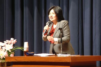 講演する山本和光大学現代人間学部教授