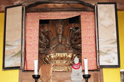 開帳護摩法要で公開された最明寺の千手観音菩薩坐像