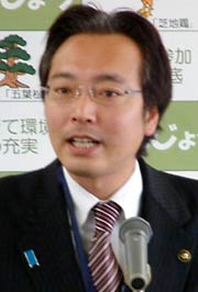 会見する国定市長