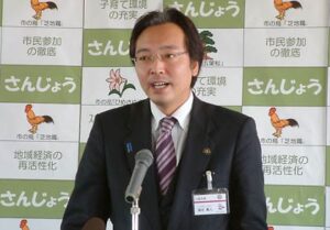 22日行われた国定三条市長の臨時記者会見