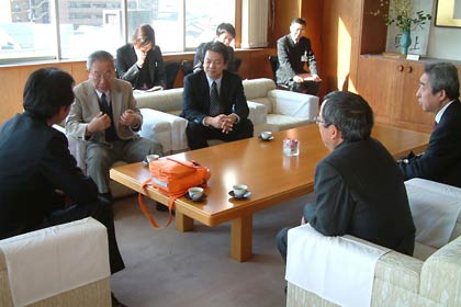市内施設のAED設置などについて歓談