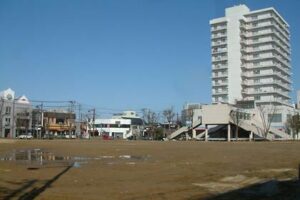 建物の解体撤去工事が終わり、さら地になったパルム1の建設用地