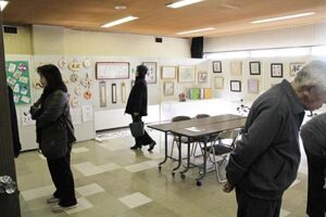 燕市中央公民館が市民教養講座フェスティバル2011、6日も展示や体験コーナーで市民を呼び込む