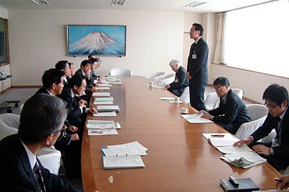 計画停電に備えて16日午前7時半から三条市役所で開かれた庁議
