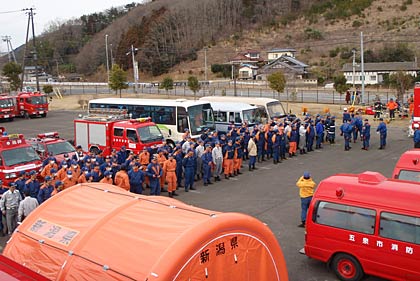 宮城県・石巻市総合運動公園に集結した緊急消防援助隊新潟県隊