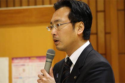 歓迎のあいさつをする国定市長