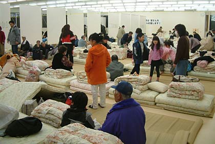 避難所となった三条市体育文化センター