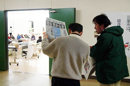 新聞で初めて接する福島原発の事故や地元の被害に驚く