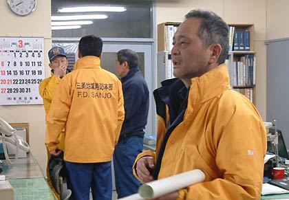 三条市消防本部に帰着した第2次派遣隊職員の職員