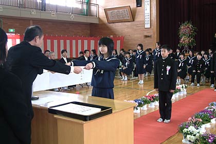 燕西小学校で行われた卒業式