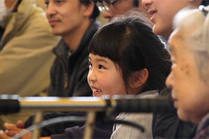 避難生活を送る人たちに笑顔が広がる