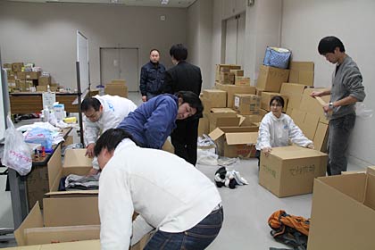 燕三条JCが届いた物資の仕分け作業