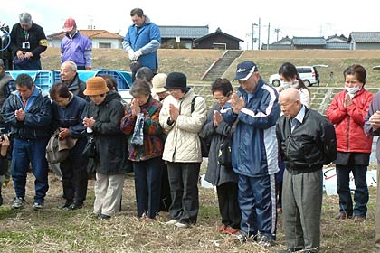 イベント開始前に全員で黙とう