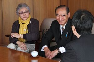 燕市・東新が燕市内の避難所で暮らす人たちのために役立ててほしいと燕市に25万円
