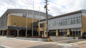 3日、竣工式が行われた三条市栄体育館