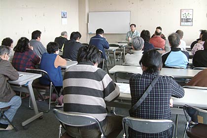 三条市体育文化センターで開かれた「新たな住まいの情報について」の説明会