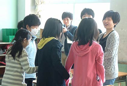 三条小の在校生も転入生に自己紹介