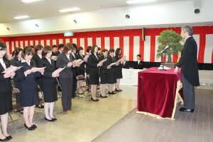 県立吉田病院附属看護専門学校に第44期生36人が入学して新年度をスタート