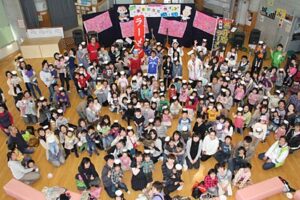 東日本大震災で中心的な被災となった宮城県仙台市のアトリエ自遊楽校のあきらちゃん&ラーメンちゃんがあそびうたライブ