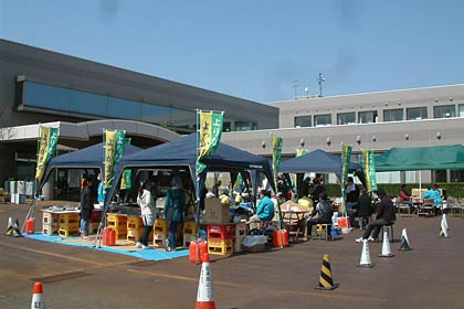 10日に三条市総合福祉センターで開かれた東日本大震災で避難している人たちのための応援縁日