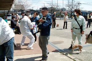 12日午後0時半から三条市厚生福祉会館で行われた狂犬病予防注射