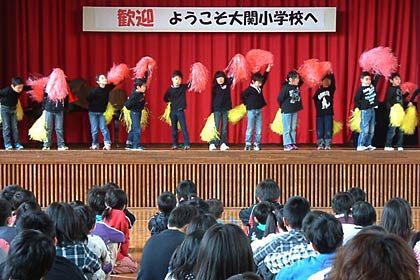  大関小で開かれた6年生が企画した「福島の友だちを迎える会」