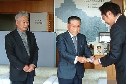 三条最寄農村生産物出荷協会が10万円を寄付