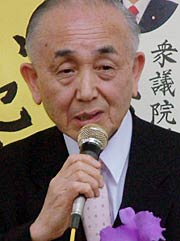 あいさつする小池氏