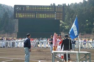 三条野球連盟が三條機械スタジアムで平成23年開幕式、77チームから1,200人余りが参加してシーズンの幕開き告げる