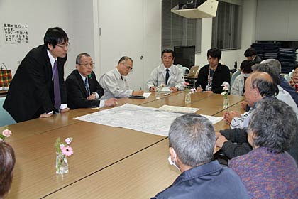 活発な意見で熱のこもった懇談会