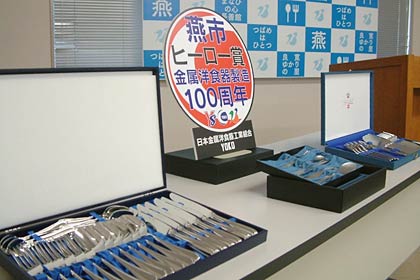 ヒーロー賞の賞品は日本金属洋食器工業組合提供の1万円相当の高級金属洋食器セット