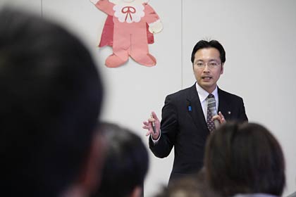 三条市総合福祉センターで開かれた三条市の考え方説明会