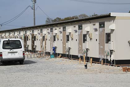 鹿島区寺内地区の桜田山下に建設されている応急仮設住宅は5日に引き渡し