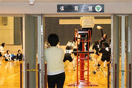 体育館は4月初めに利用を再開している