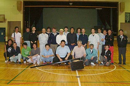  三条先供組合の会員の集合写真