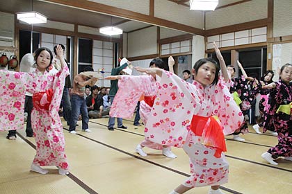 12日夜行われた木場小路万灯組の練習