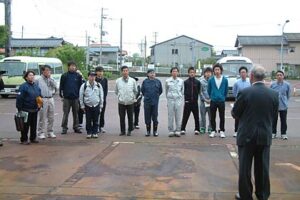 燕市社会福祉協議会の東日本大震災支援「陸前高田市行き市民ボランティアバス」、15人が参加して岩手県陸前高田市へ向けて出発