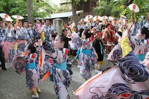 燕・戸隠神者春季大祭、震災で自粛、三条祭りとぶつかって人出が心配されが、予想を上回る人出