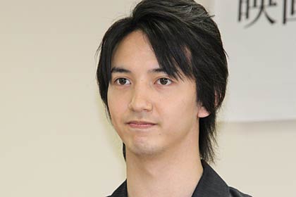 主人公の田上陽介役、三田村邦彦さん三男の中山麻聖さん