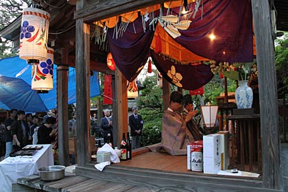 午後6時半から行われた宵宮祭