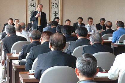 27日開かれた三条商工会議所の平成23年度第1回常議員会