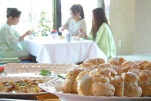 「いい湯らてい」で行われた地元下田産のサツマイモを使ったオリジナルスイーツの試食会