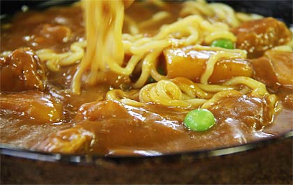 見るからにおいしそうなカレーラーメン